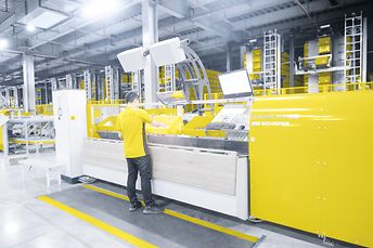 Ergonomic Pick to Tote work station at Suning