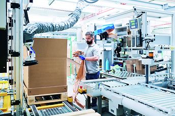 Schaeffler: Ergonomic work stations for picking and de-consolidation