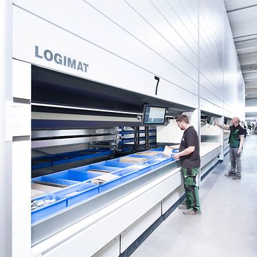 Vertical storage lift LogiMAT®